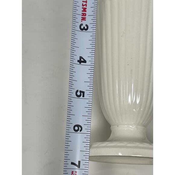 Wedgwood of Etruria & Barlaston Queensware English Grape leaf Vase - Picture 6 of 9